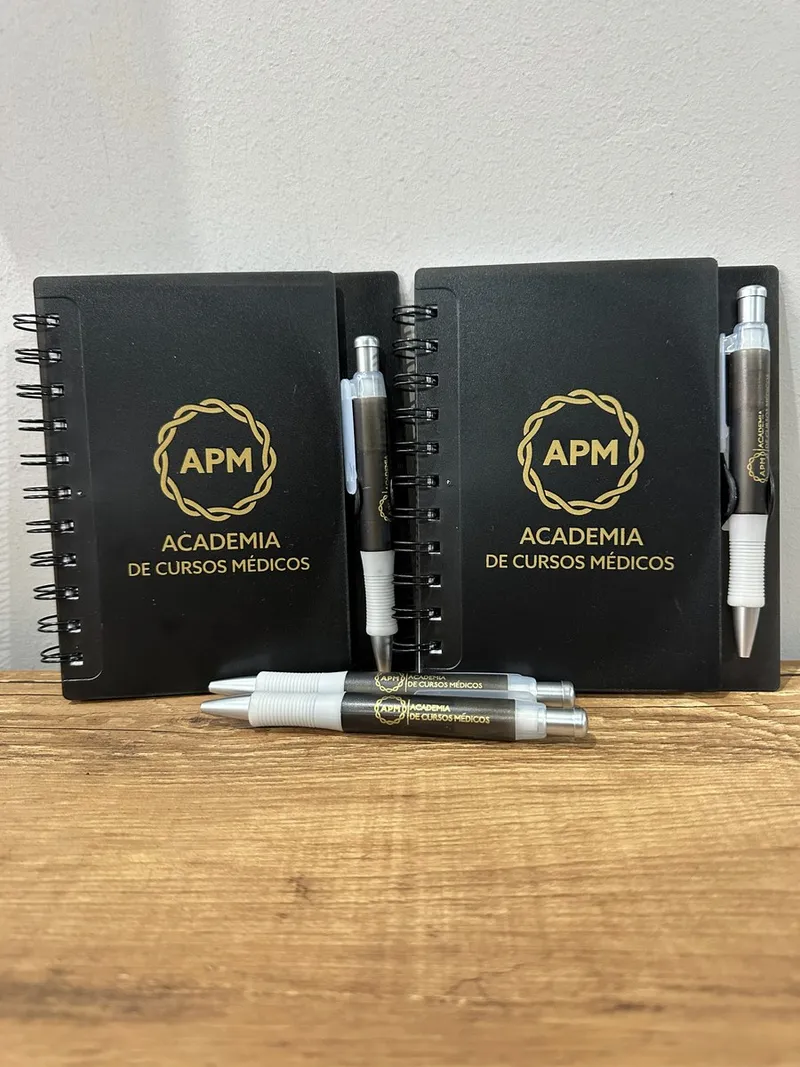 Kit Caderno e Caneta Personalizados personalizado para APM Academia de Cursos Médicos
