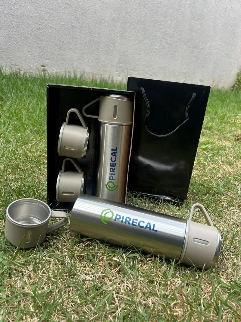 Kit Térmico — Garrafa e 2 Canecas personalizado para Pirecal